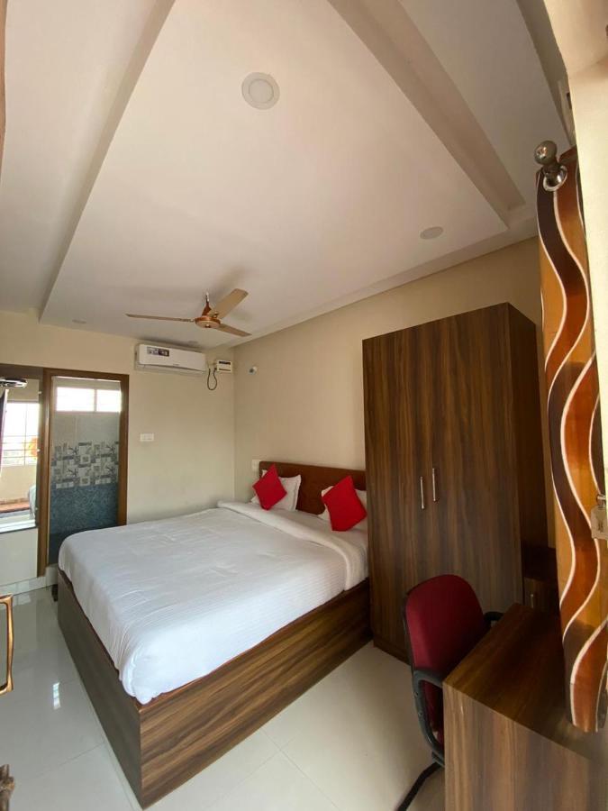 Hotel Renuka Visakhapatnam Bagian luar foto