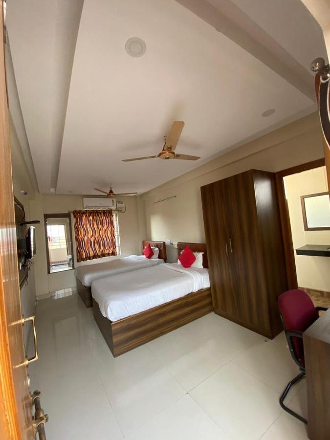Hotel Renuka Visakhapatnam Bagian luar foto