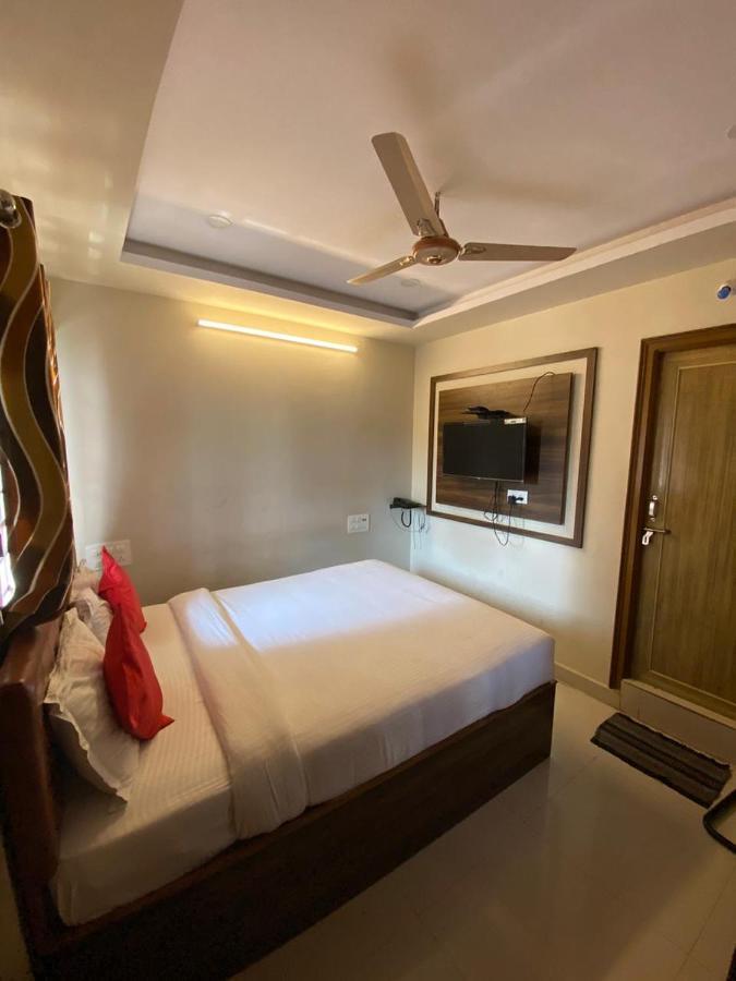 Hotel Renuka Visakhapatnam Bagian luar foto